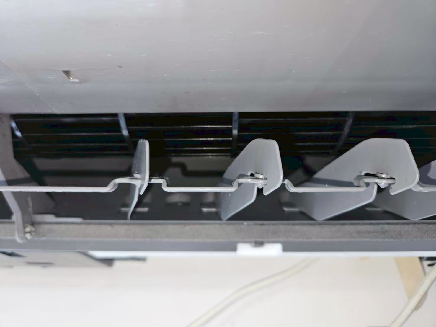 施工後：ルーバー・ドレンパンの洗浄完了