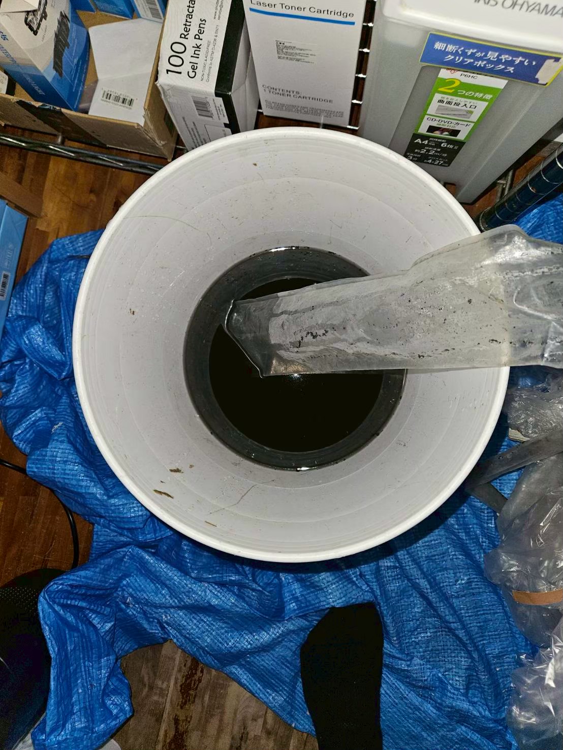 施工中：洗浄で除去された汚水